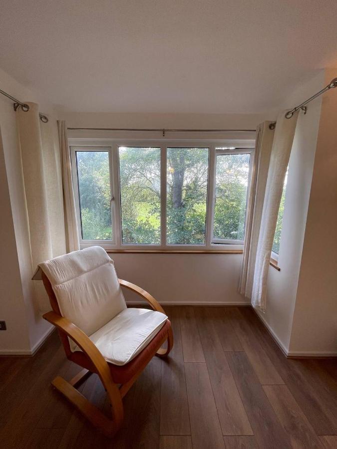 Lovely 2 Bedroom Flat With Free Parking, Great Transport Links To Central London, The Excel Centre, Canary Wharf And The O2! Esterno foto