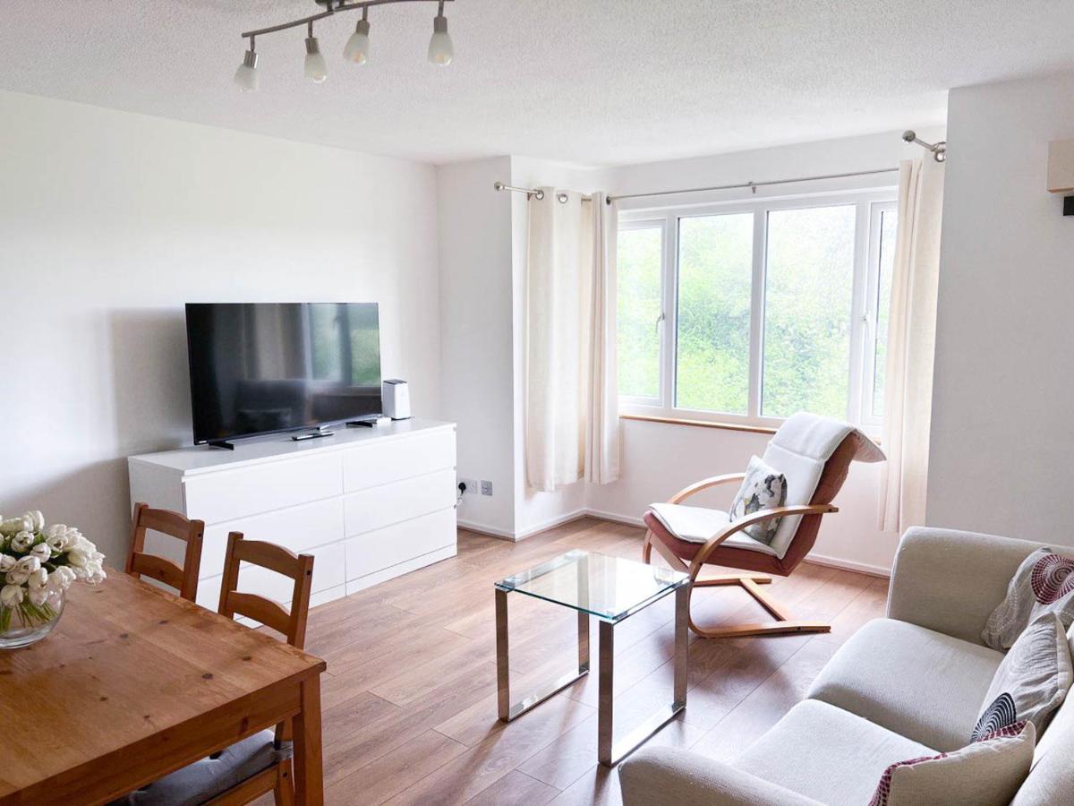 Lovely 2 Bedroom Flat With Free Parking, Great Transport Links To Central London, The Excel Centre, Canary Wharf And The O2! Esterno foto