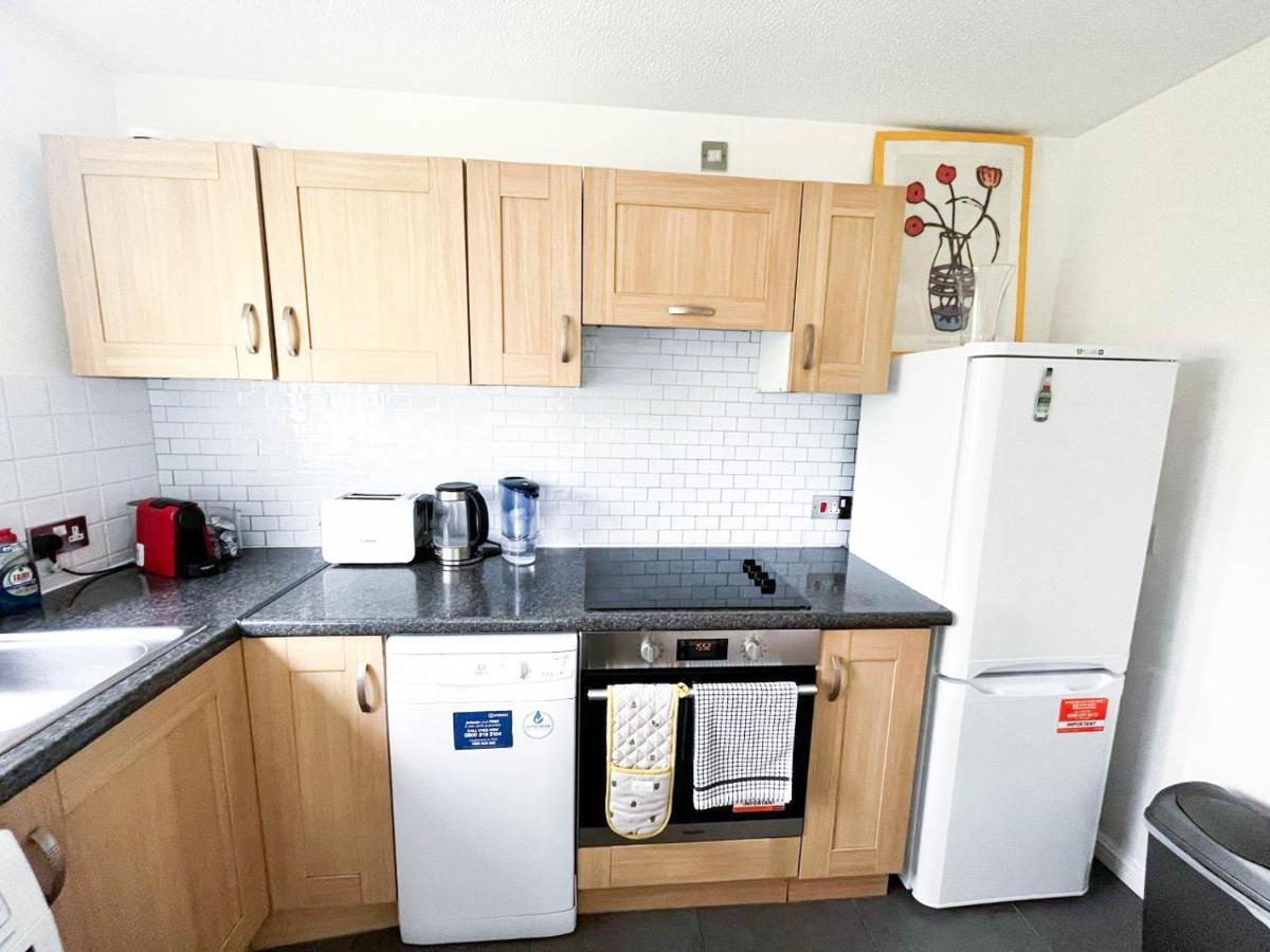Lovely 2 Bedroom Flat With Free Parking, Great Transport Links To Central London, The Excel Centre, Canary Wharf And The O2! Esterno foto