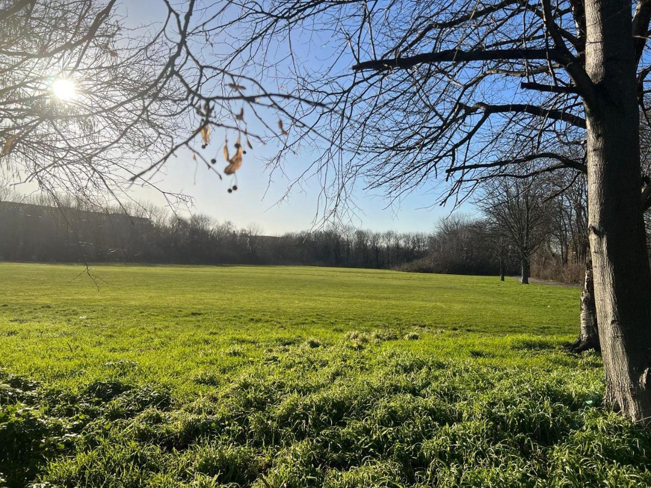Lovely 2 Bedroom Flat With Free Parking, Great Transport Links To Central London, The Excel Centre, Canary Wharf And The O2! Esterno foto